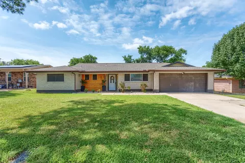 502 E Alexander Ln, Euless, TX 76040