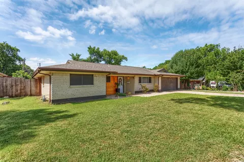 Exterior - 502 E Alexander Ln, Euless, TX 76040 photo 10 of 11