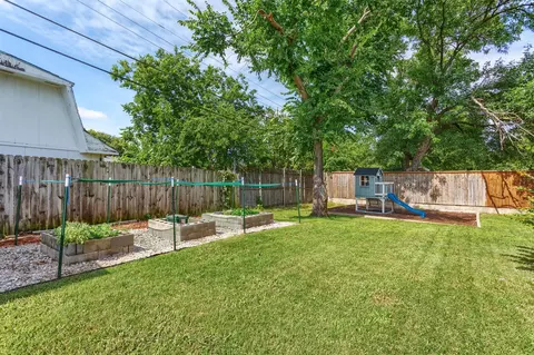 Exterior - 502 E Alexander Ln, Euless, TX 76040 photo 6 of 11