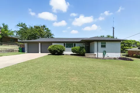 703 S Cowan St, Decatur, TX 76234