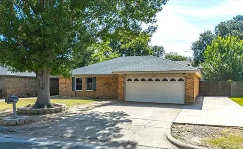 6114 Big Springs Dr, Arlington, TX 76001