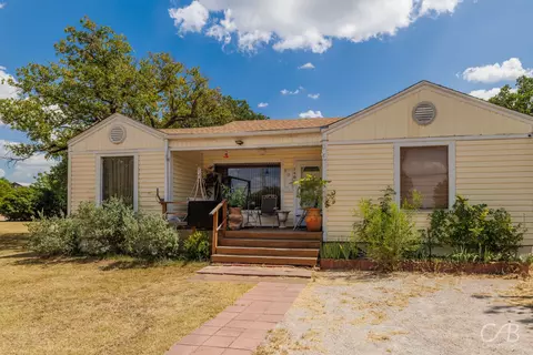 1406 W Commerce St, Eastland, TX 76448