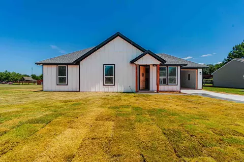 6111 S Lakeside Hills Ct, Granbury, TX 76048