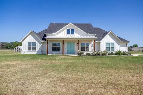 1053 Paradise Pkwy, Poolville, TX 76487