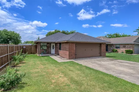407 W Mesquite St, Gunter, TX 75058