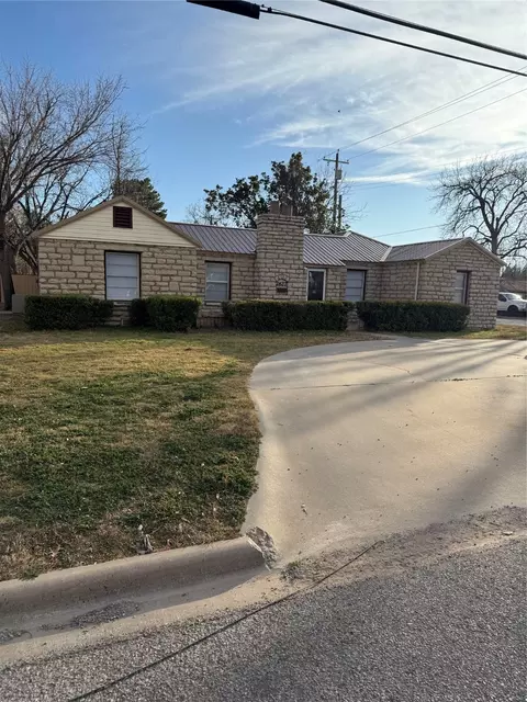 2627 Bismarck St, Vernon, TX 76384