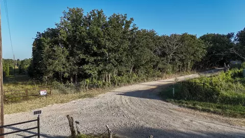 1957 Prairie Grove Rd, Valley View, TX 76272