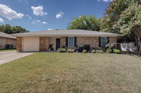 716 Vaughn Dr, Burleson, TX 76028