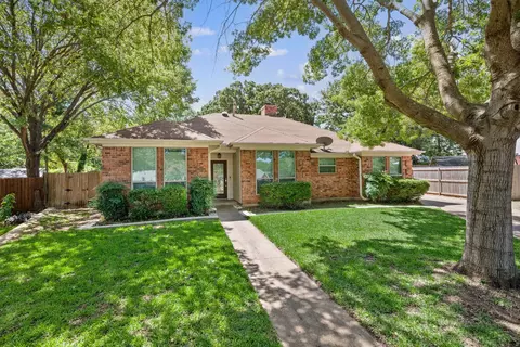 1201 Circle View Ct, Grapevine, TX 76051