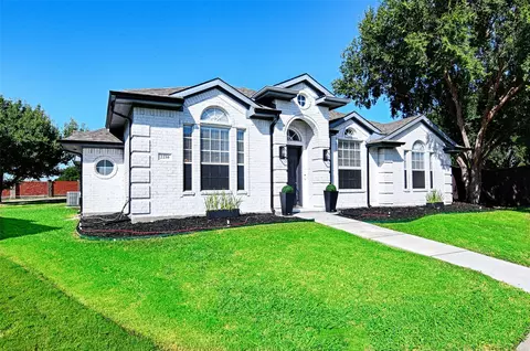 2216 Pinto Ln, Lewisville, TX 75067