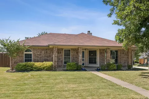 1690 Autumn Breeze Ln, Lewisville, TX 75077