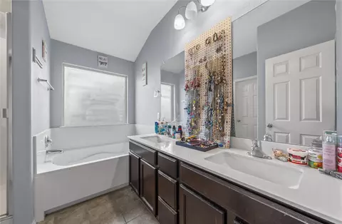 Bath - 3129 Skinner Dr, Lorena, TX 76655 photo 2 of 4