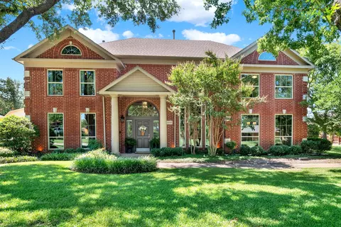2202 High Point Dr, Carrollton, TX 75007