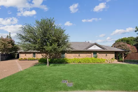 108 Circleview Dr S, Hurst, TX 76054