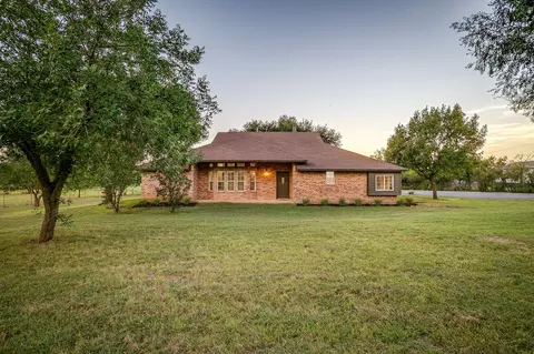 1560 Broad Valley Ct, Burleson, TX 76028