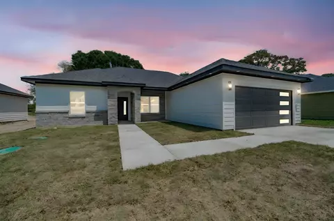 221 Harris Blvd, Malakoff, TX 75148