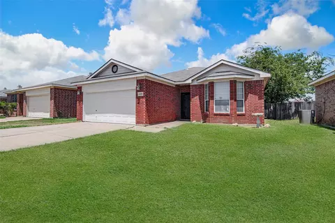 1029 Mckavett Dr, Fort Worth, TX 76140
