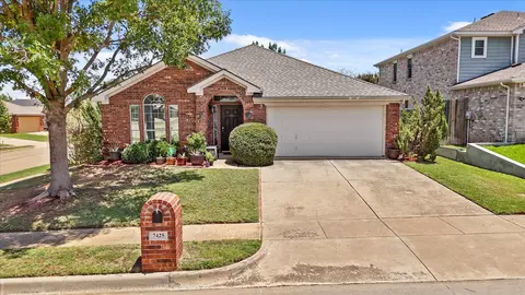 7425 Grass Valley Trl, Fort Worth, TX 76123