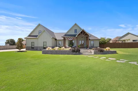 1611 N Mason St, Bowie, TX 76230
