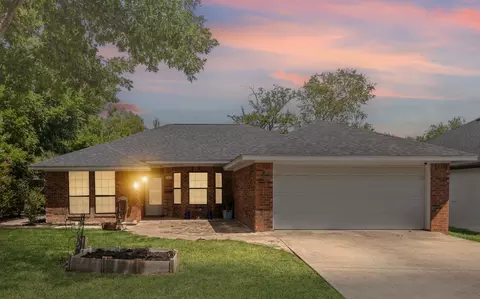 813 E 2nd St, Weatherford, TX 76086