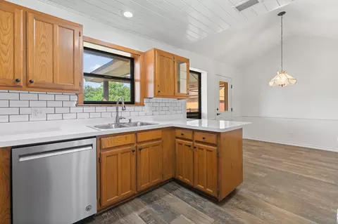 811 Mcanear St, Cleburne, TX 76033 photo 11