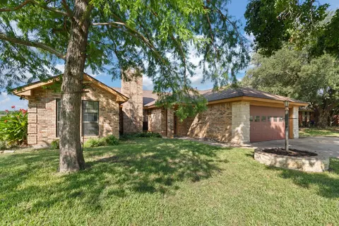 811 Mcanear St, Cleburne, TX 76033 photo 2