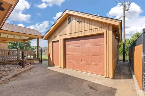 811 Mcanear St, Cleburne, TX 76033 photo 28