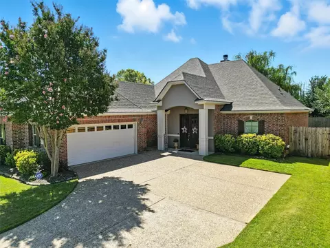 517 Half Moon Ln, Bossier City, LA 71111