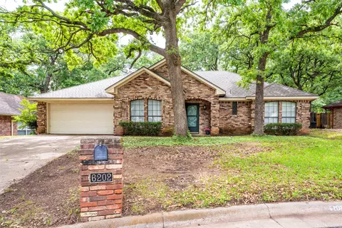 6202 Sandybrook Dr, Arlington, TX 76001