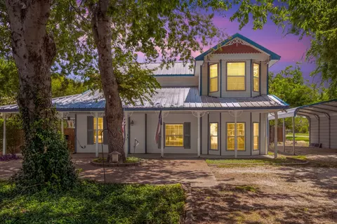 516 W 2nd St, Justin, TX 76247