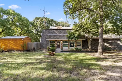 272 Raintree Rd, Bells, TX 75414