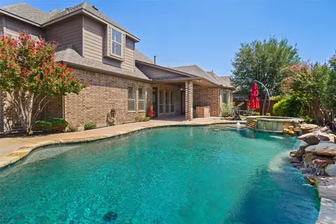 9000 Belshire Dr, North Richland Hills, TX 76182