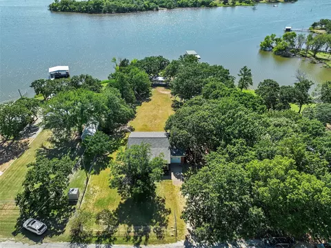 404 Selma Rd, Bowie, TX 76230