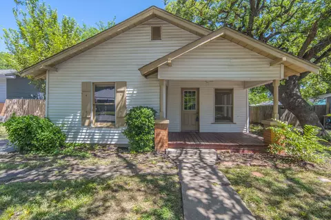 608 W Bridge St W, Weatherford, TX 76086