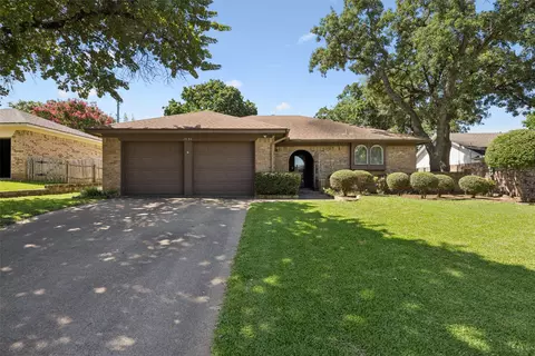 1636 Bedford Oaks Dr, Bedford, TX 76021