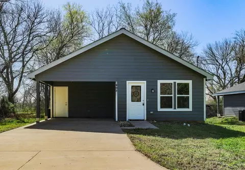 902 Cedar St, Commerce, TX 75428