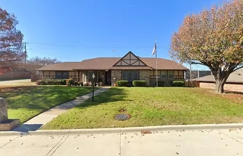 1501 King Arthur St, Grand Prairie, TX 75050