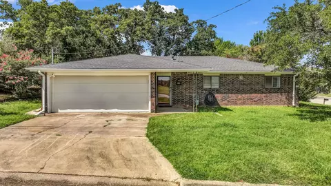 504 Lovers Ln, Bowie, TX 76230