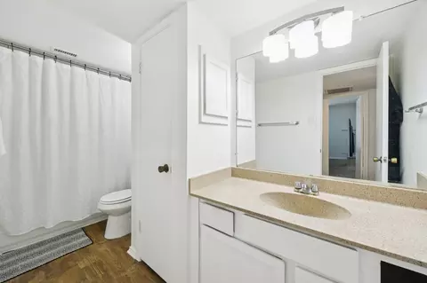 Bath - 8109 Skillman St #2024, Dallas, TX 75231 photo 1 of 2