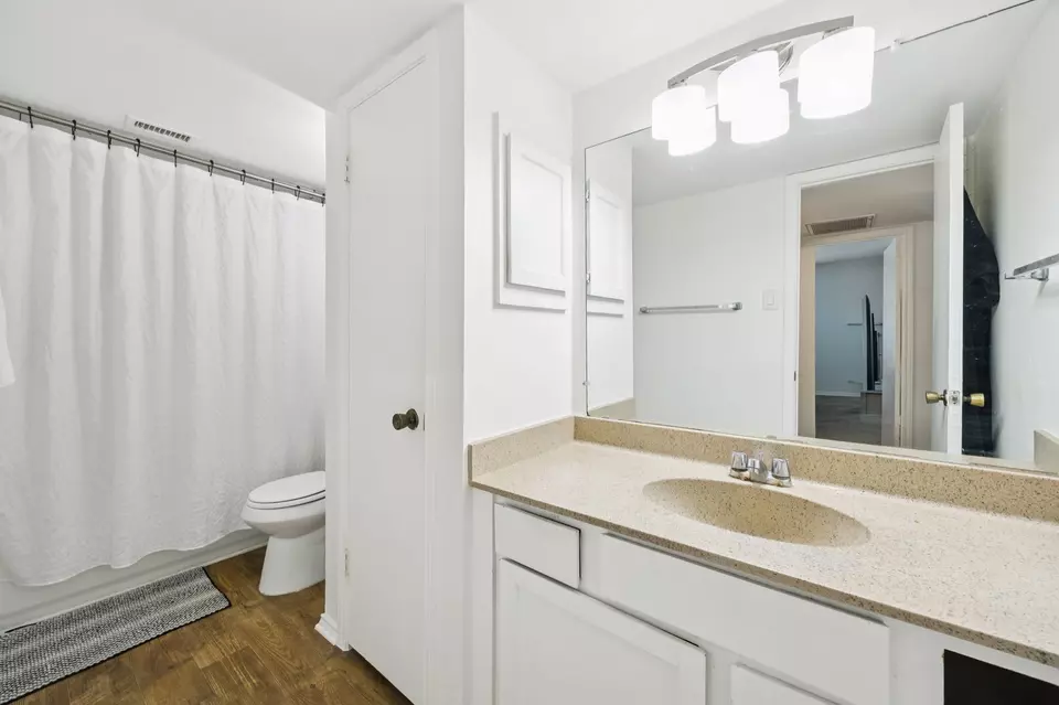 Bath - 8109 Skillman St #2024, Dallas, TX 75231 photo 1 of 2