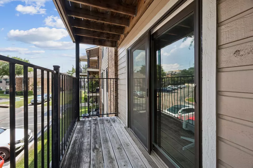 Exterior - 8109 Skillman St #2024, Dallas, TX 75231 photo 5 of 5