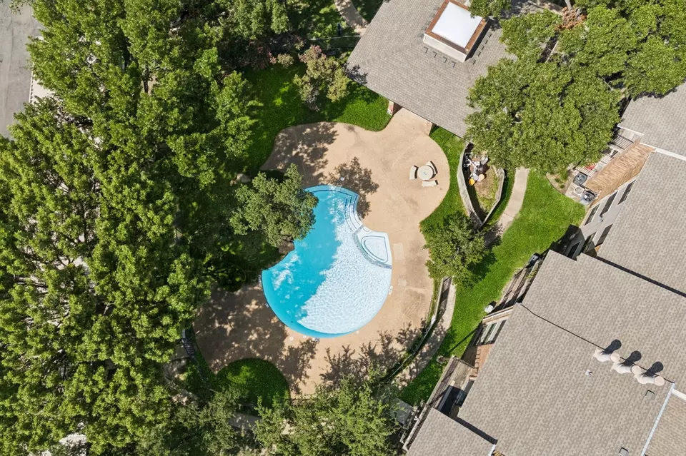 Exterior - 8109 Skillman St #2024, Dallas, TX 75231 photo 3 of 5