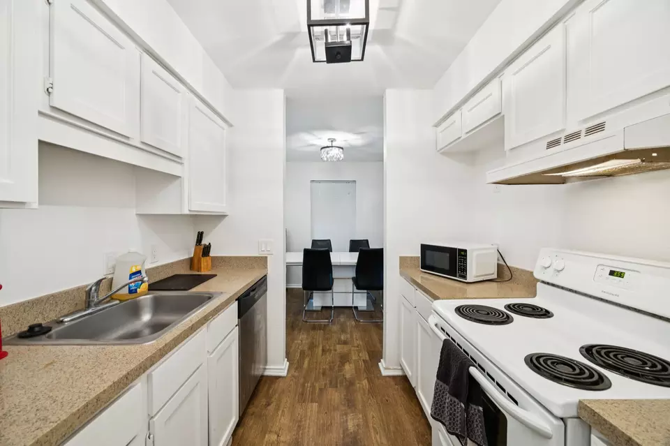 Kitchen - 8109 Skillman St #2024, Dallas, TX 75231 photo 4 of 4