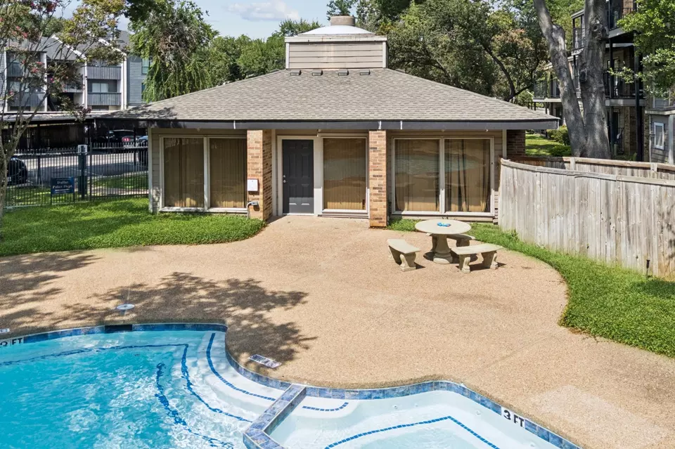 Exterior - 8109 Skillman St #2024, Dallas, TX 75231 photo 4 of 5