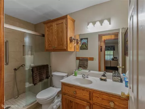 Bath - 19229 Highway 157, Plain Dealing, LA 71064 photo 4 of 5