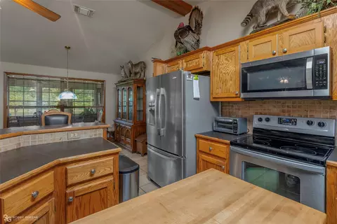 Kitchen - 19229 Highway 157, Plain Dealing, LA 71064 photo 3 of 3