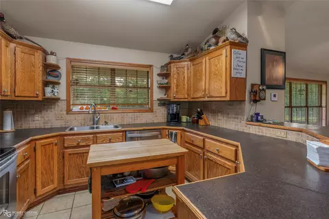 Kitchen - 19229 Highway 157, Plain Dealing, LA 71064 photo 1 of 3