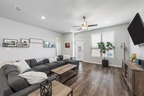 10240 Driskill Dr, Waco, TX 76708 photo 3