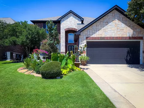 8805 Moon Rise Ct, Fort Worth, TX 76244