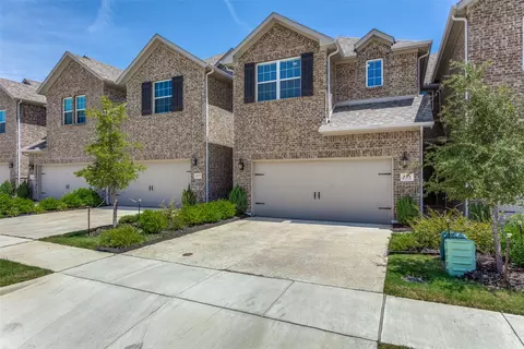 553 Hutchinson Ln, Lewisville, TX 75077
